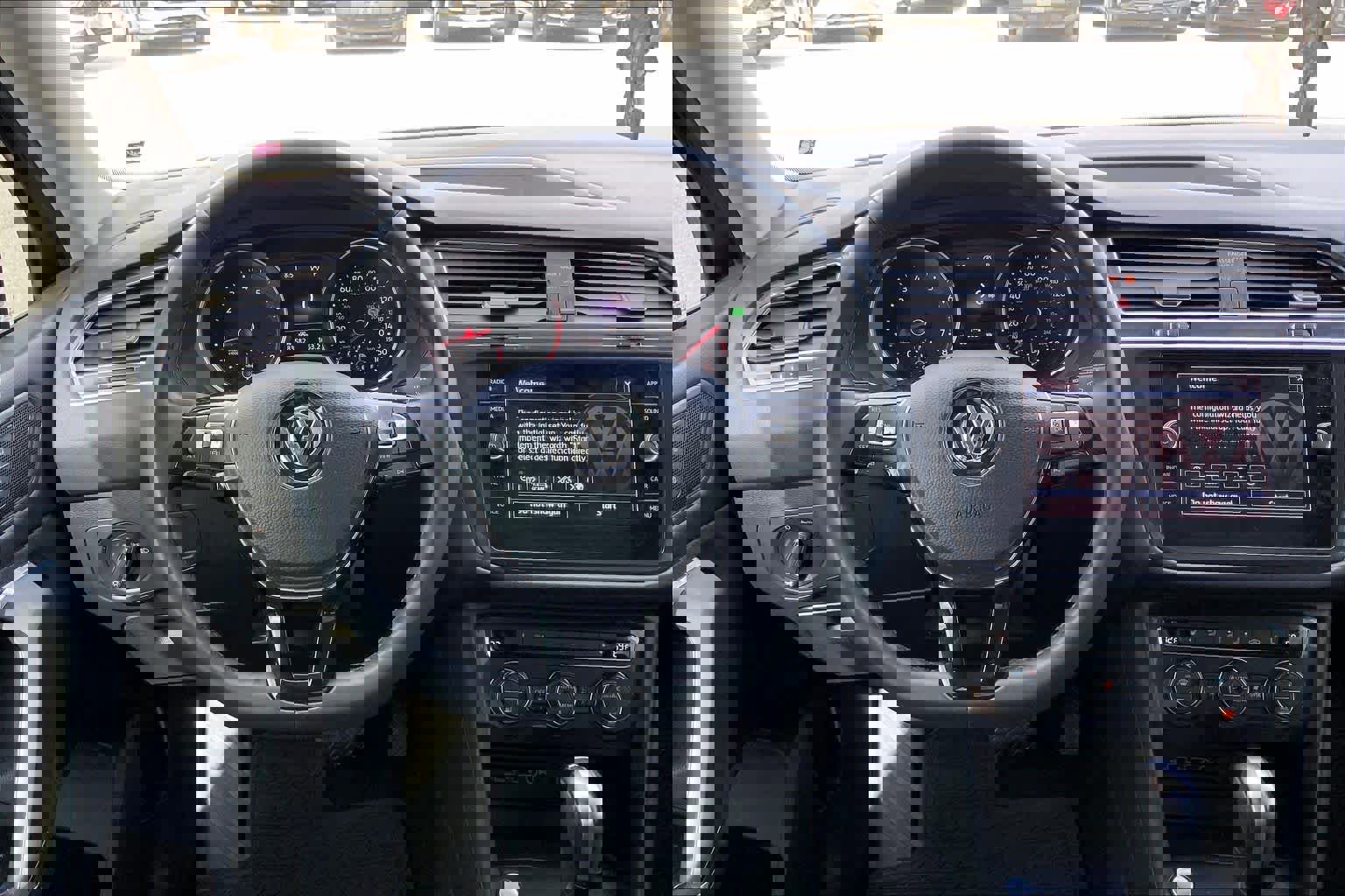 Used 2020 Volkswagen Tiguan SE image 6