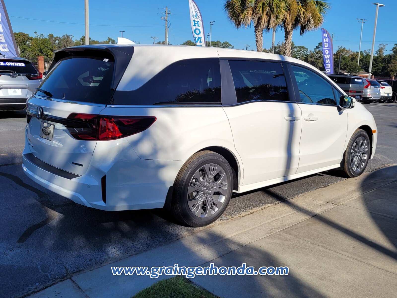 New 2026 Honda Odyssey Touring image 5