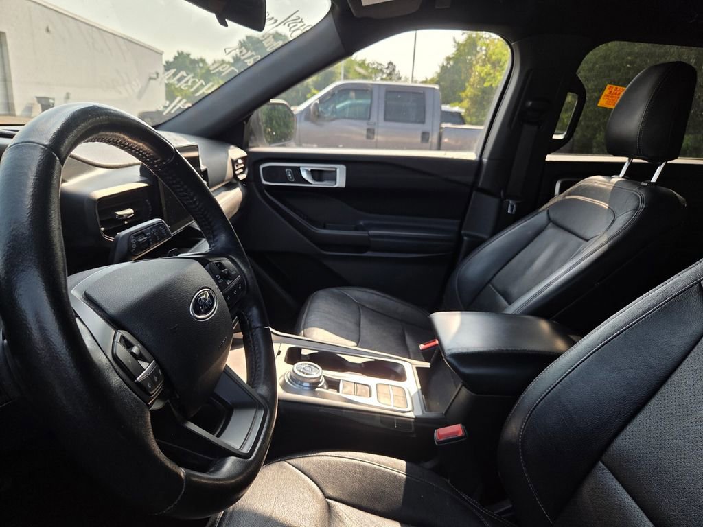Used 2020 Ford Explorer XLT RWD image 5
