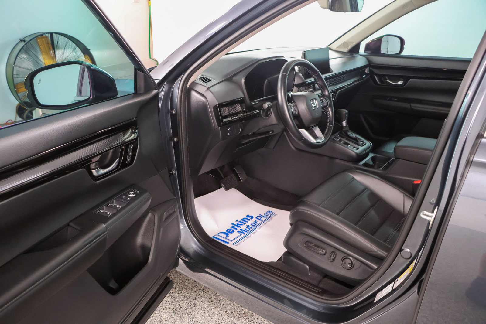 Used 2025 Honda CR-V EX-L image 3