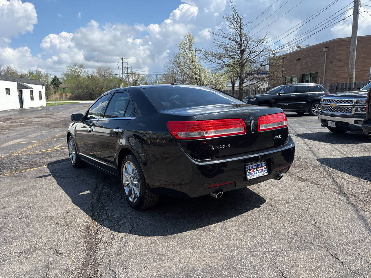 Used 2012 Lincoln MKZ FWD image 3