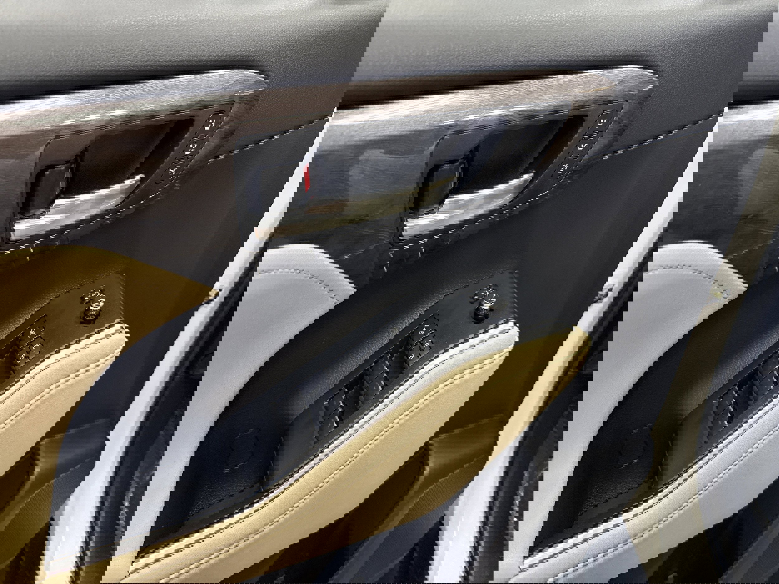 Used 2023 Toyota Highlander Limited image 30