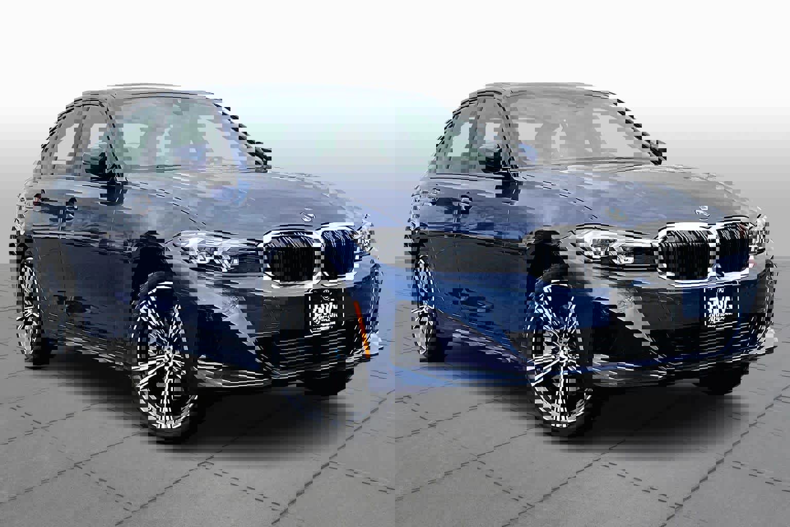 Used 2023 BMW 330i xDrive Sedan w/ Premium Package image 2