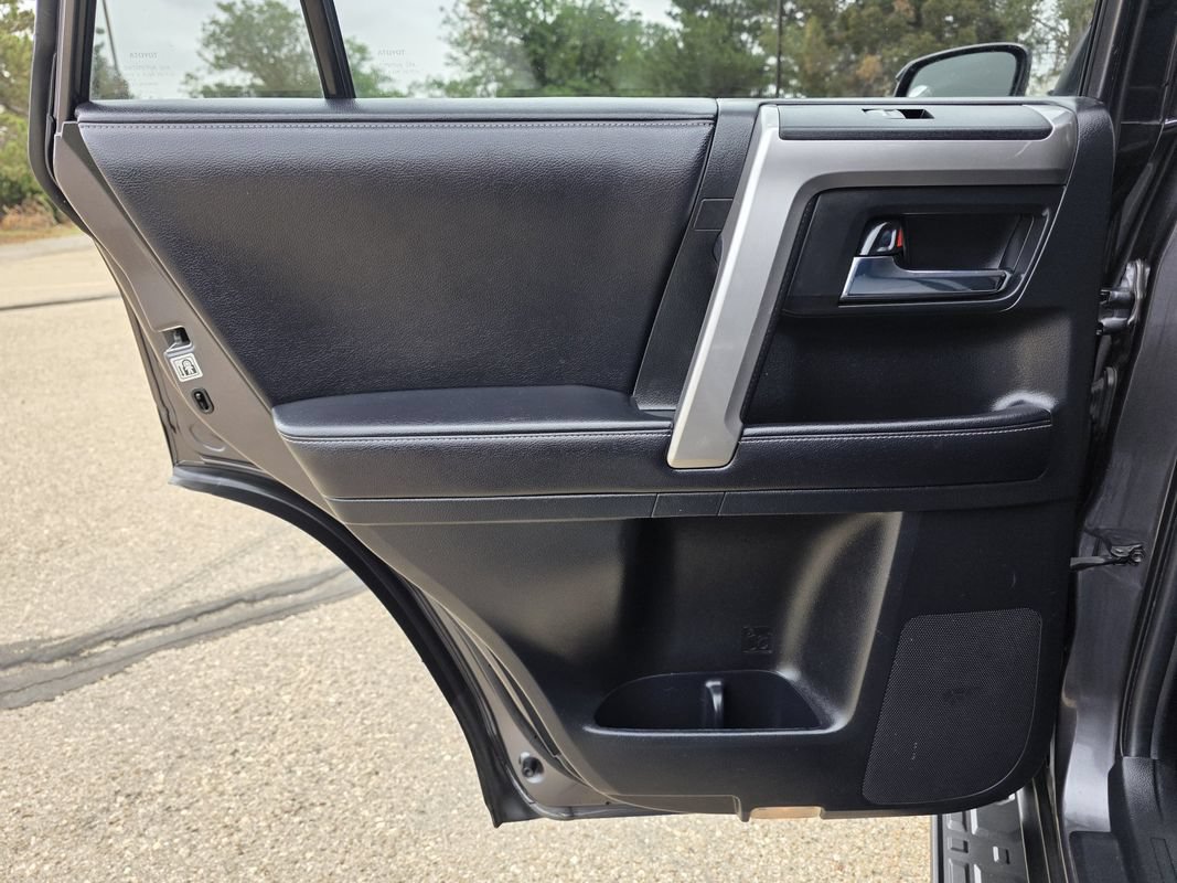 Used 2016 Toyota 4Runner SR5 AWD/4WD image 15