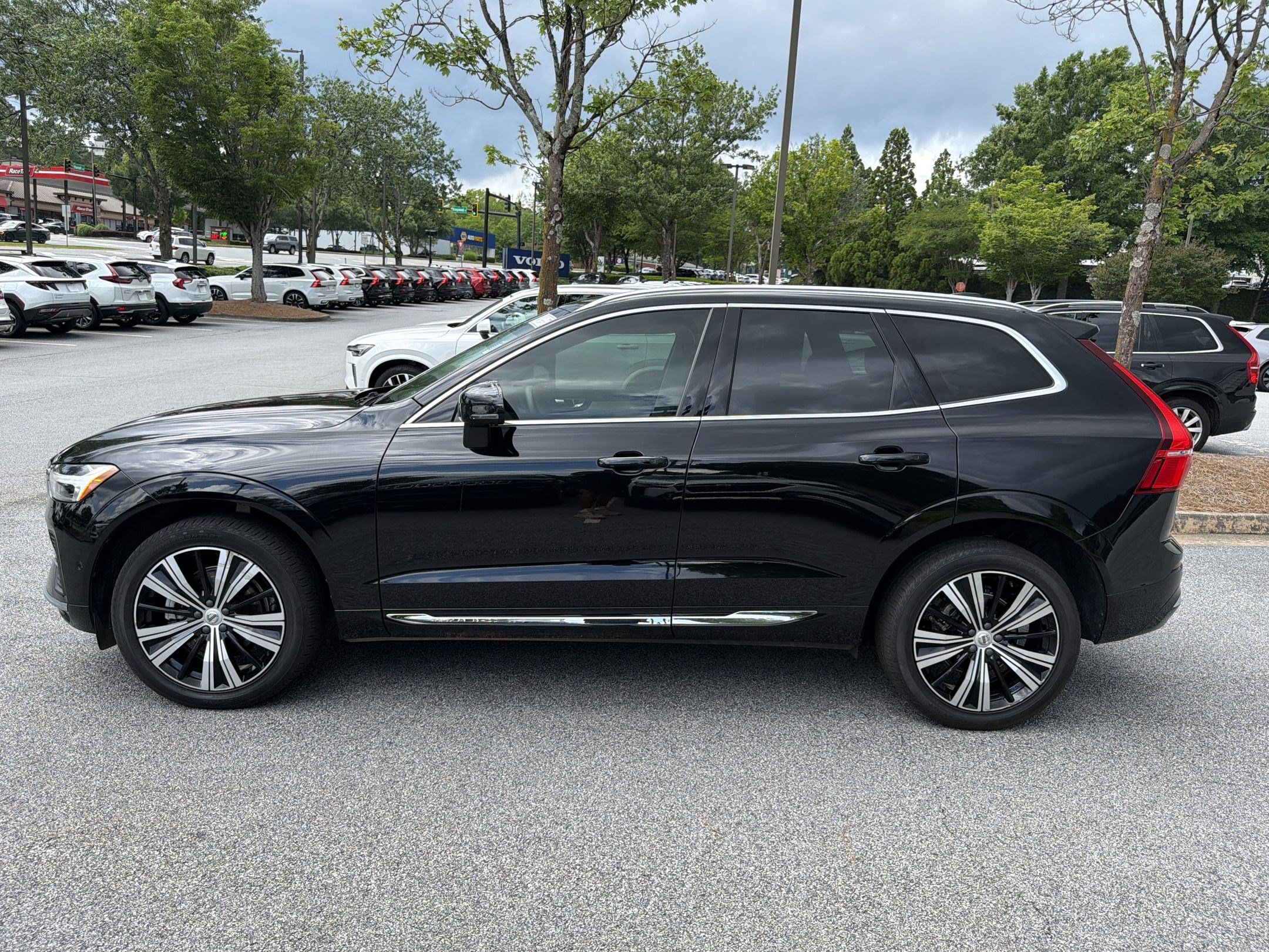 Used 2023 Volvo XC60 B5 Plus w/ Protection Package Premier FWD image 2