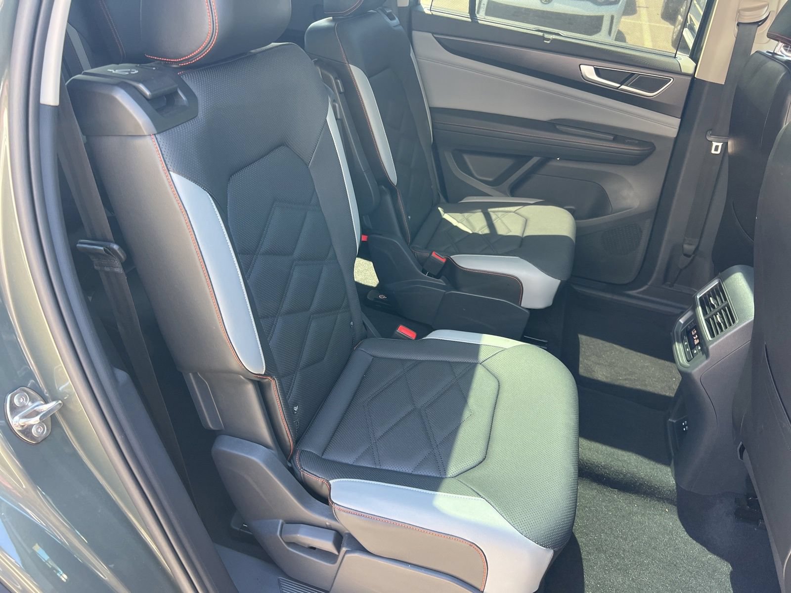 Certified 2024 Volkswagen Atlas Peak Edition SE AWD/4WD image 38