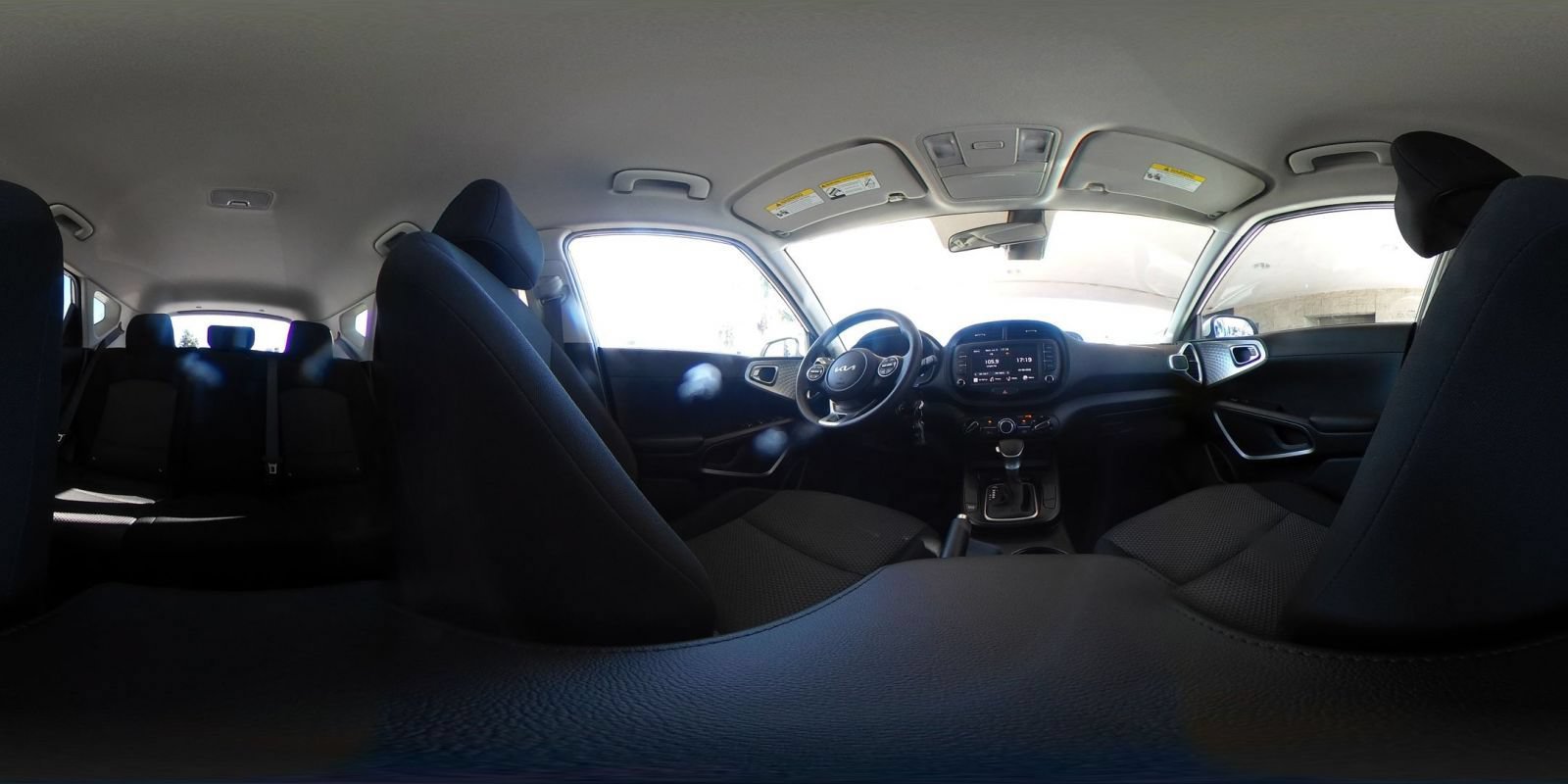 Used 2025 Kia Soul LX w/ LX Technology Package FWD image 40