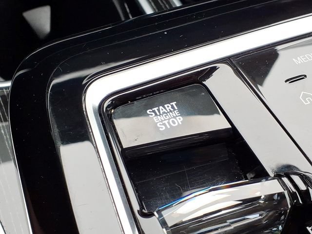 Used 2025 BMW 740i xDrive AWD/4WD image 13