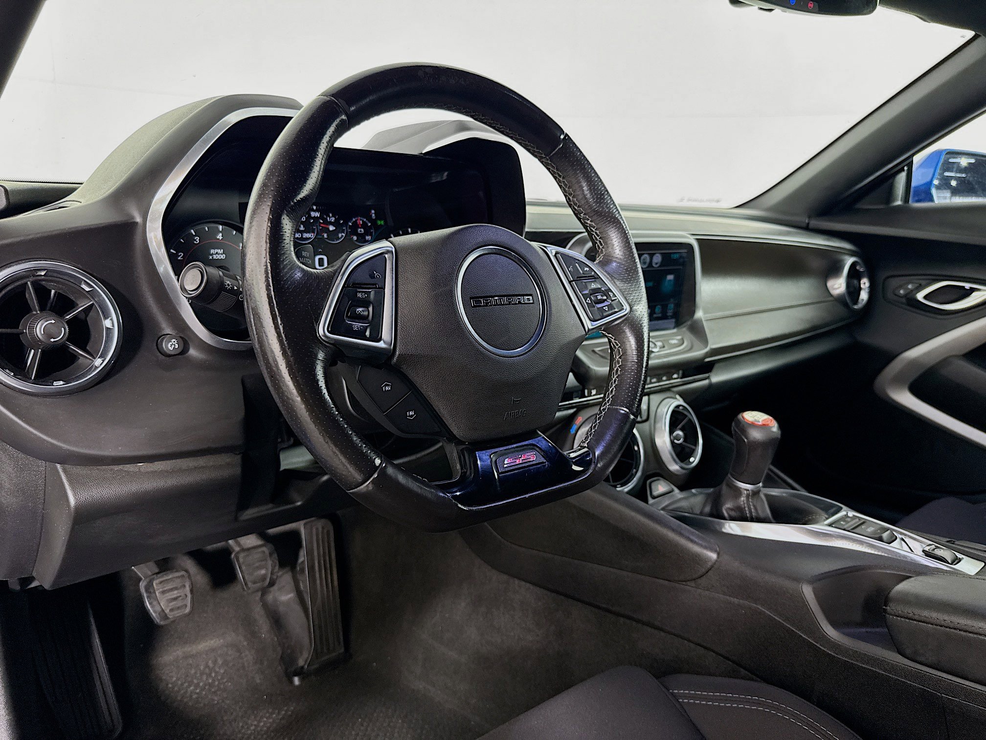 Used 2018 Chevrolet Camaro SS RWD image 22