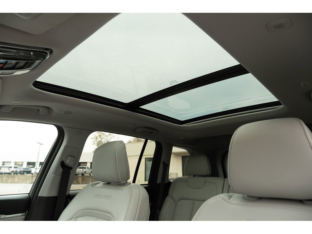 Used 2023 Jeep Grand Cherokee Overland image 15