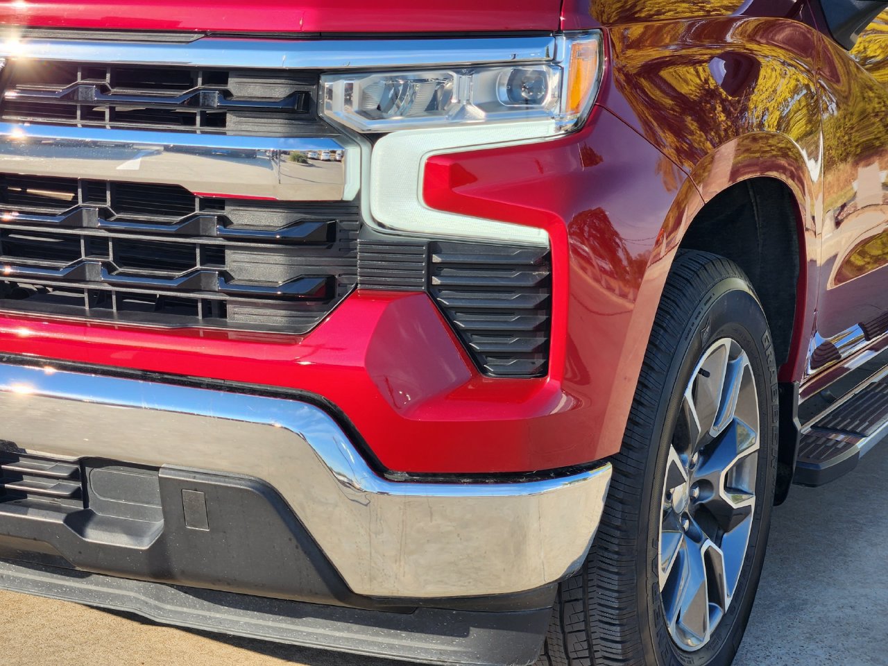 Used 2024 Chevrolet Silverado 1500 LT RWD image 9