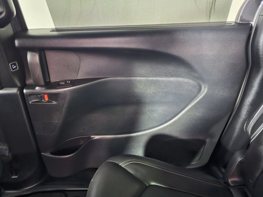 Used 2025 Chrysler Pacifica Select FWD image 30