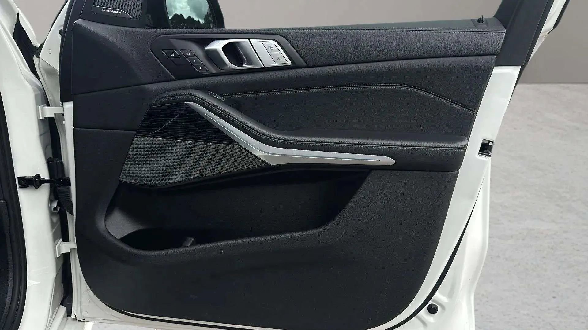 Used 2020 BMW X7 xDrive40i w/ M Sport Package image 18