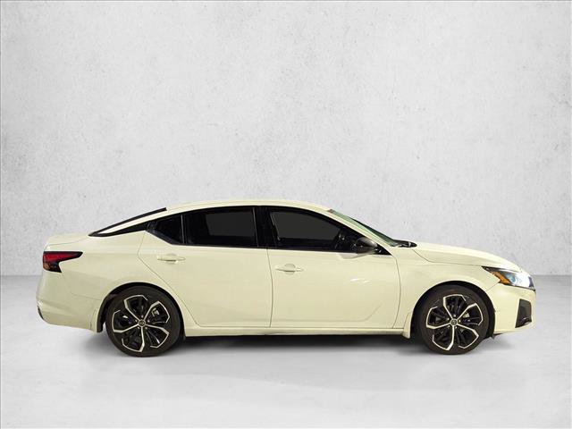 Used 2024 Nissan Altima 2.5 SR FWD image 4