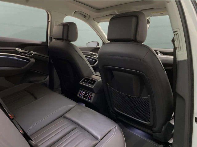 Used 2024 Audi Q8 e-tron Premium Plus w/ Premium Plus Package image 21
