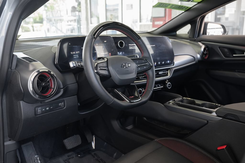 Used 2024 Chevrolet Equinox EV RS FWD image 16