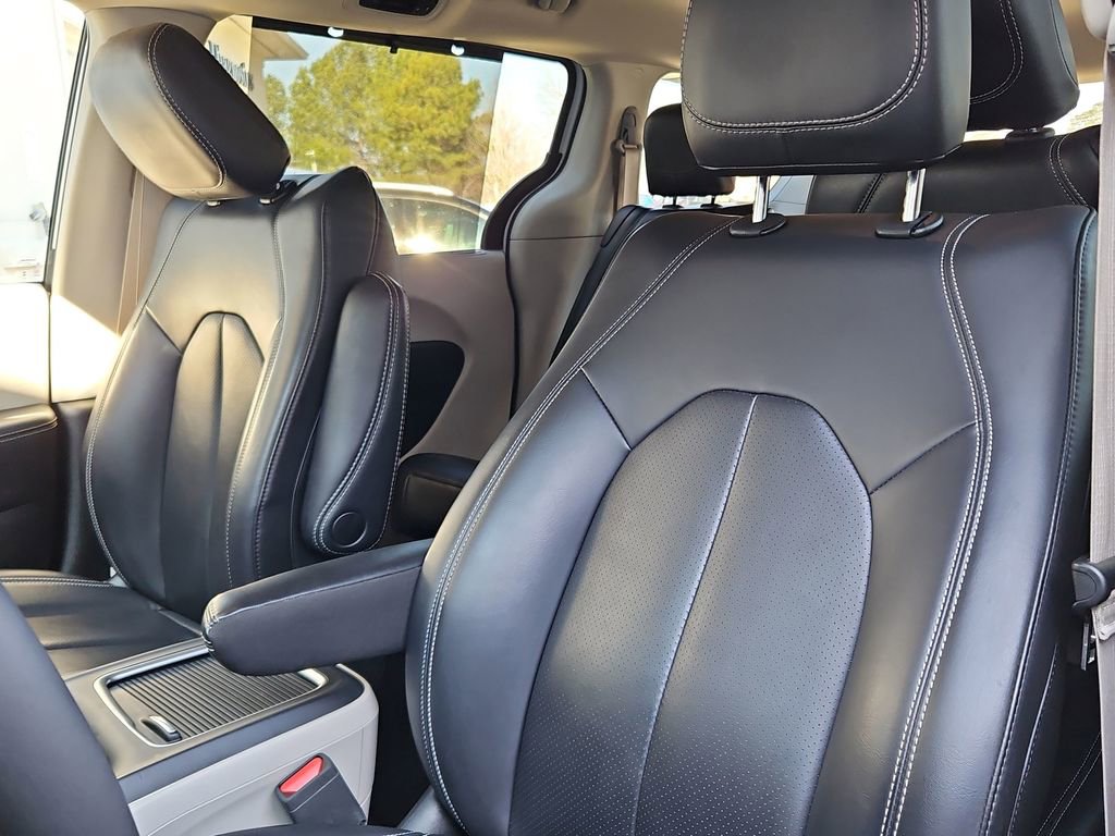 Used 2023 Chrysler Pacifica Touring-L image 22