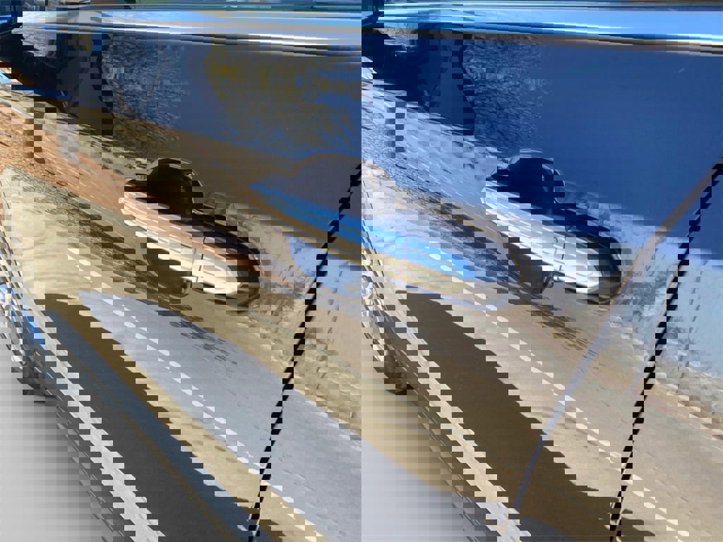 Used 2023 Cadillac XT4 Luxury w/ Cold Weather Package image 16