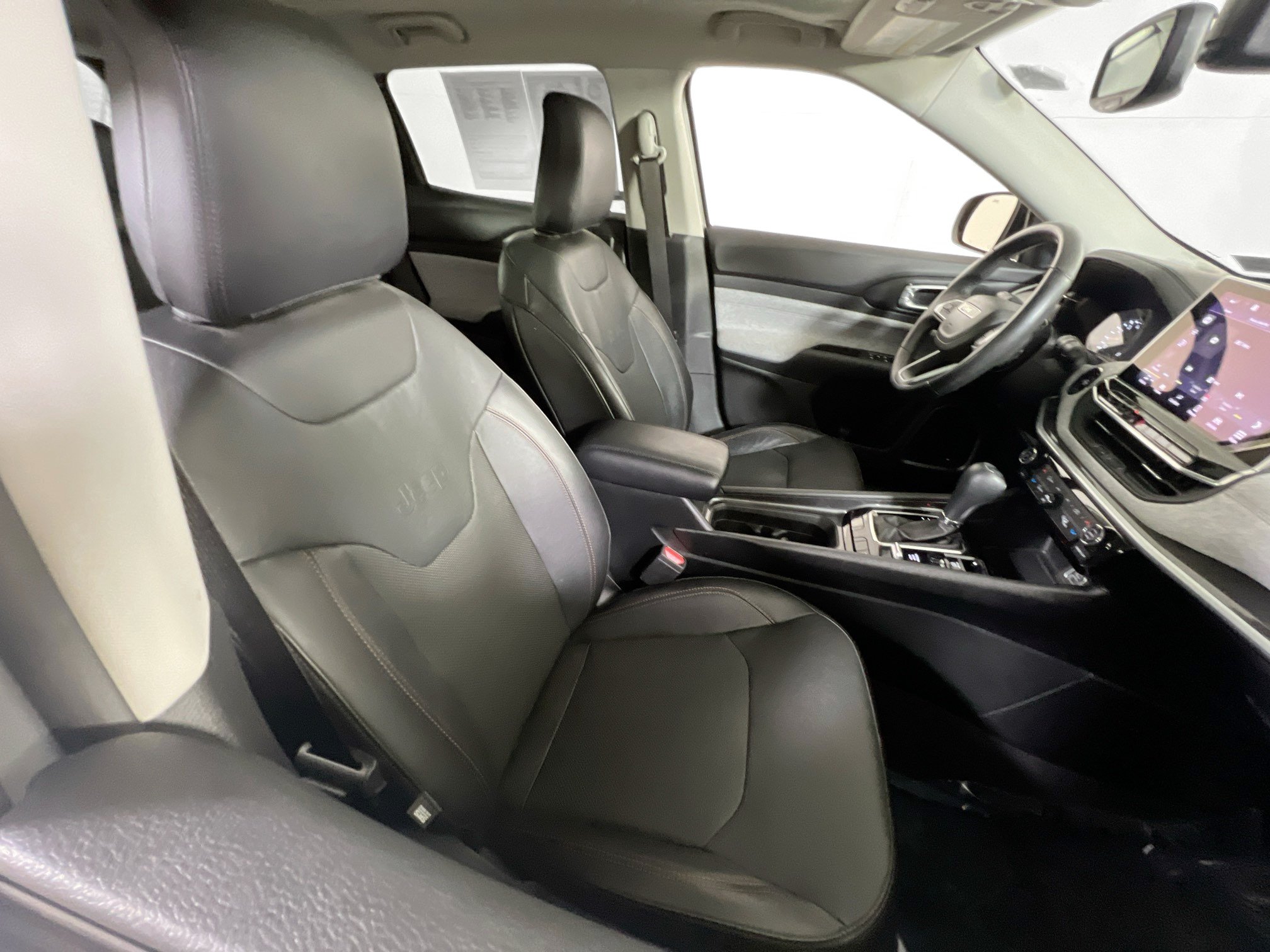Used 2022 Jeep Compass Latitude w/ Sun and Sound Group AWD/4WD image 26