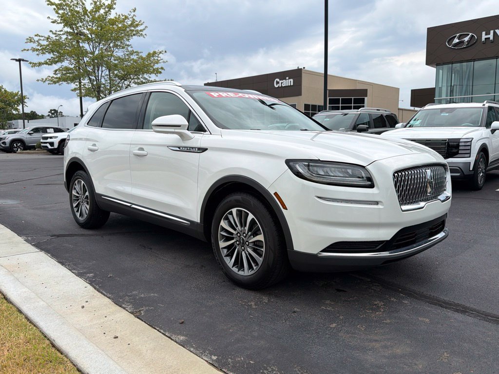 Used 2022 Lincoln Nautilus Reserve w/ Luxury Package FWD image 2