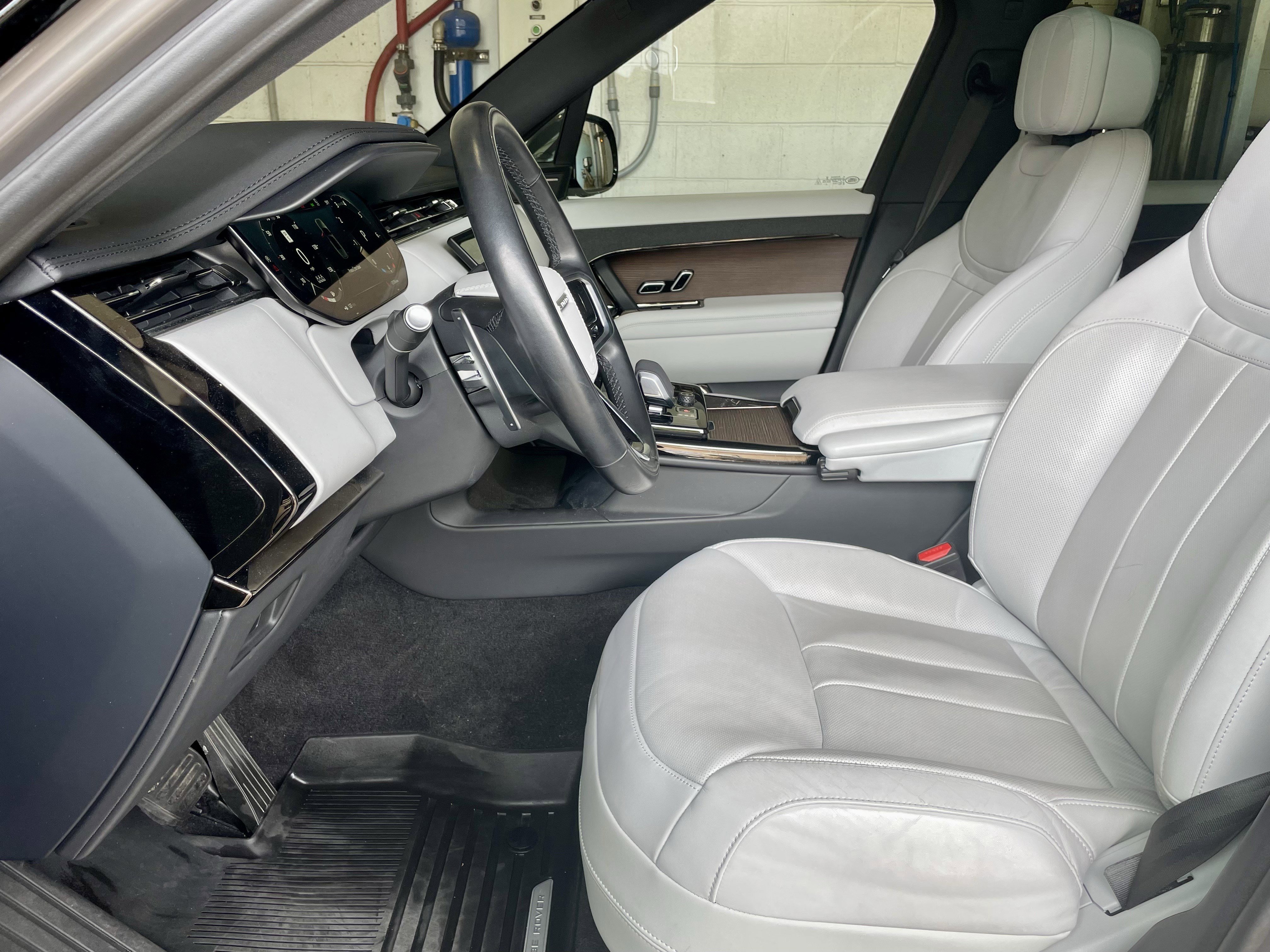 Used 2023 Land Rover Range Rover Sport SE AWD/4WD image 14