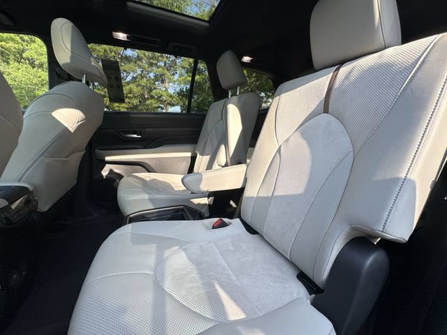 Used 2025 Toyota Grand Highlander AWD Hybrid image 23