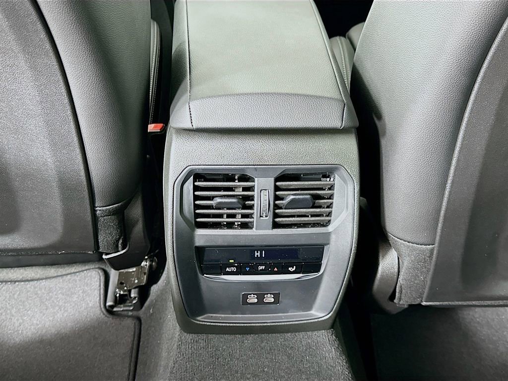 Used 2026 BMW 330i Sedan w/ Premium Package image 18