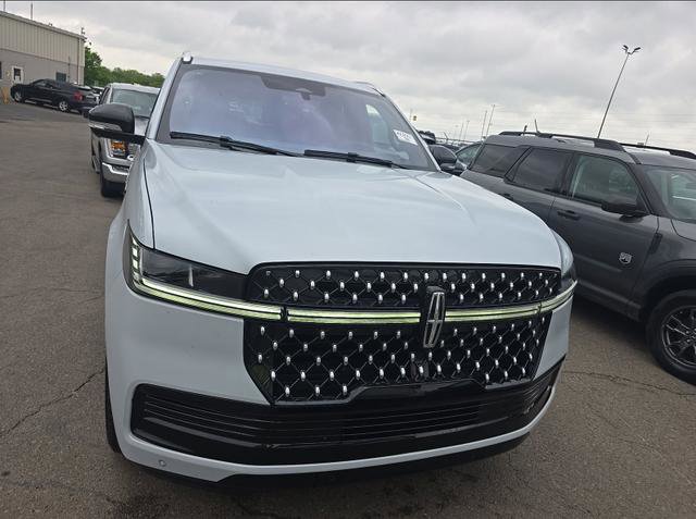 Used 2025 Lincoln Navigator Black Label AWD/4WD image 6