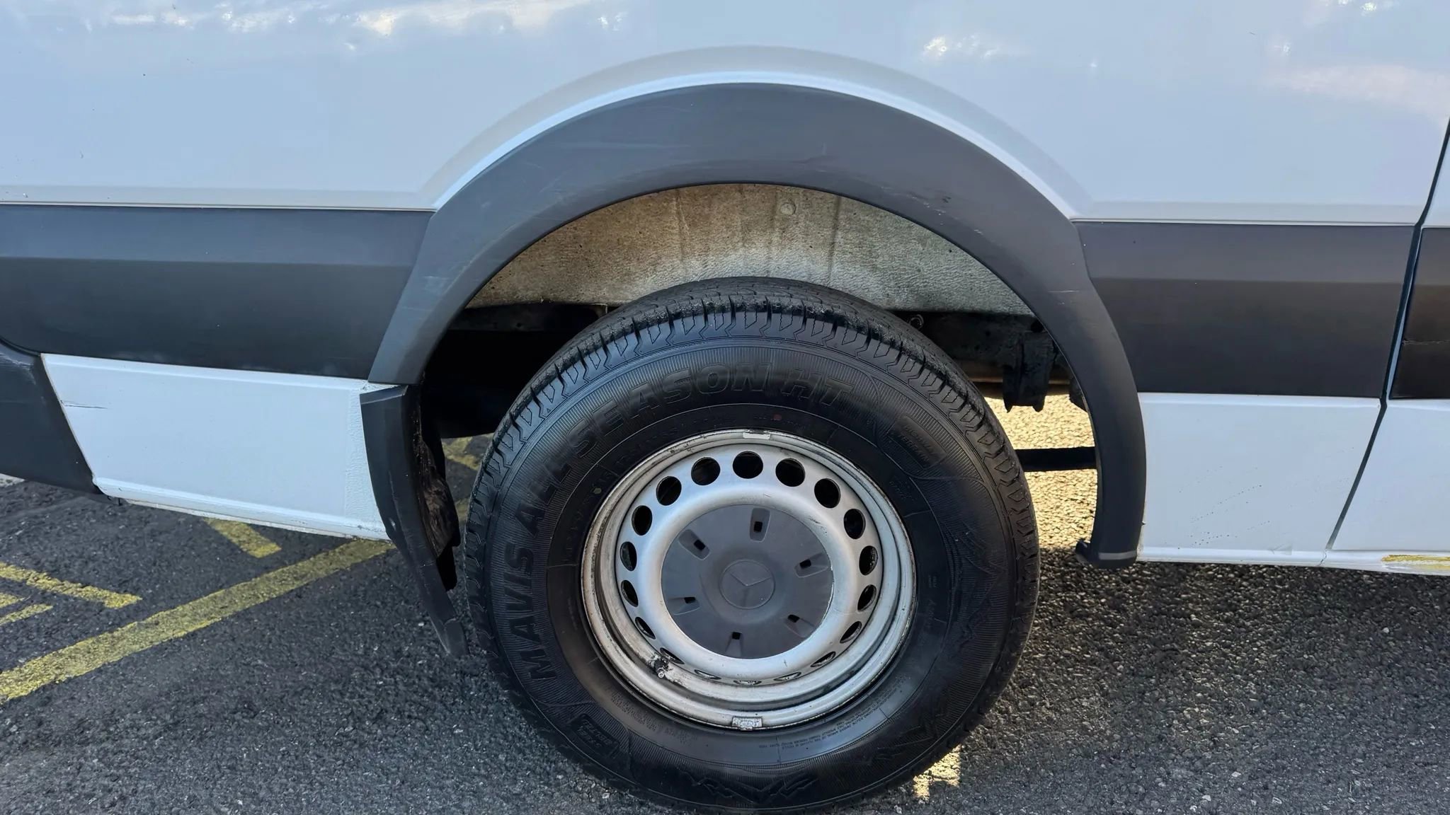 Used 2014 Mercedes-Benz Sprinter 2500 image 25