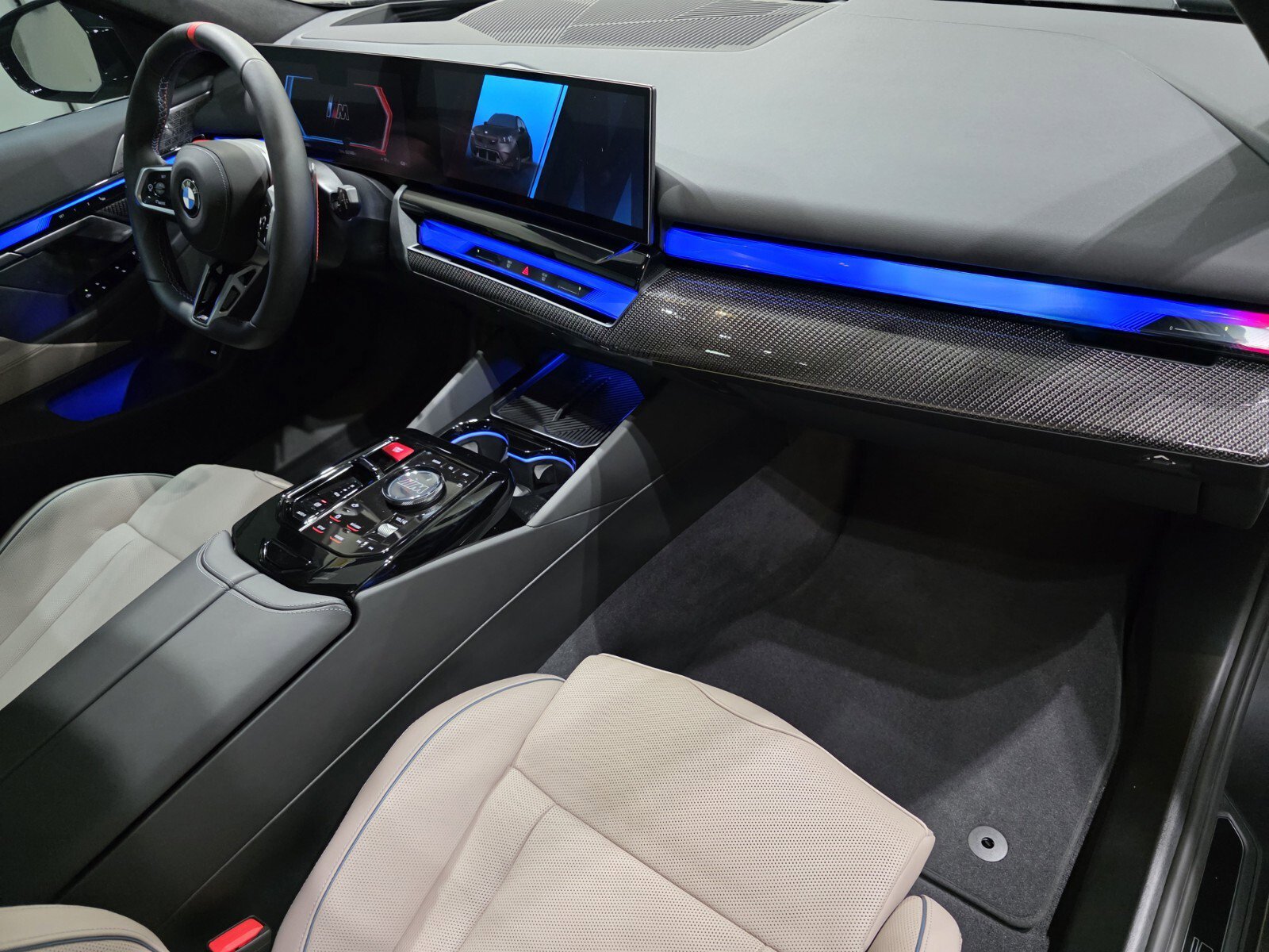 Used 2025 BMW M5 Touring image 28