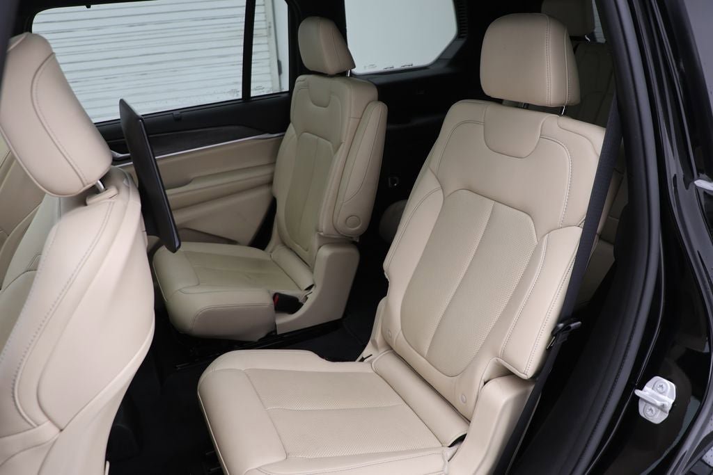 Used 2023 Jeep Grand Cherokee L Limited w/ Luxury Tech Group II AWD/4WD image 11