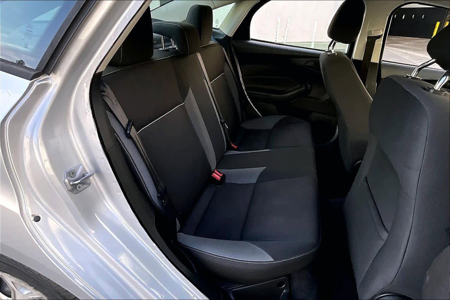 Used 2012 Ford Focus SE FWD image 18
