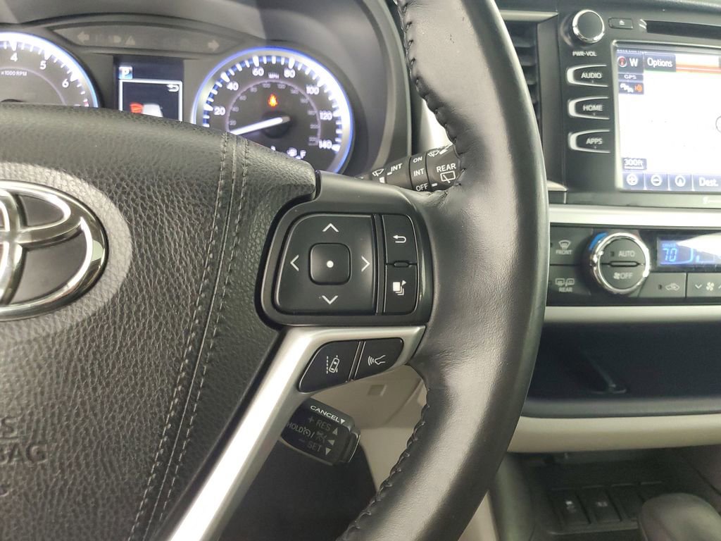 Used 2019 Toyota Highlander XLE image 25