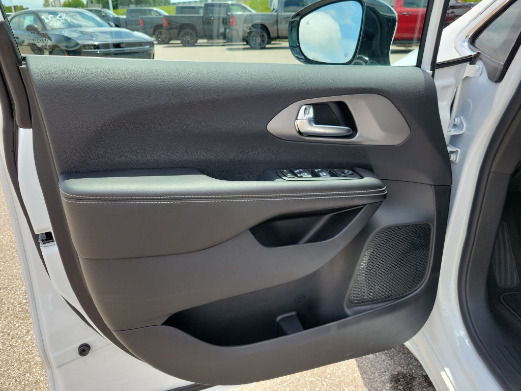 New 2027 Chrysler Pacifica LX FWD image 17