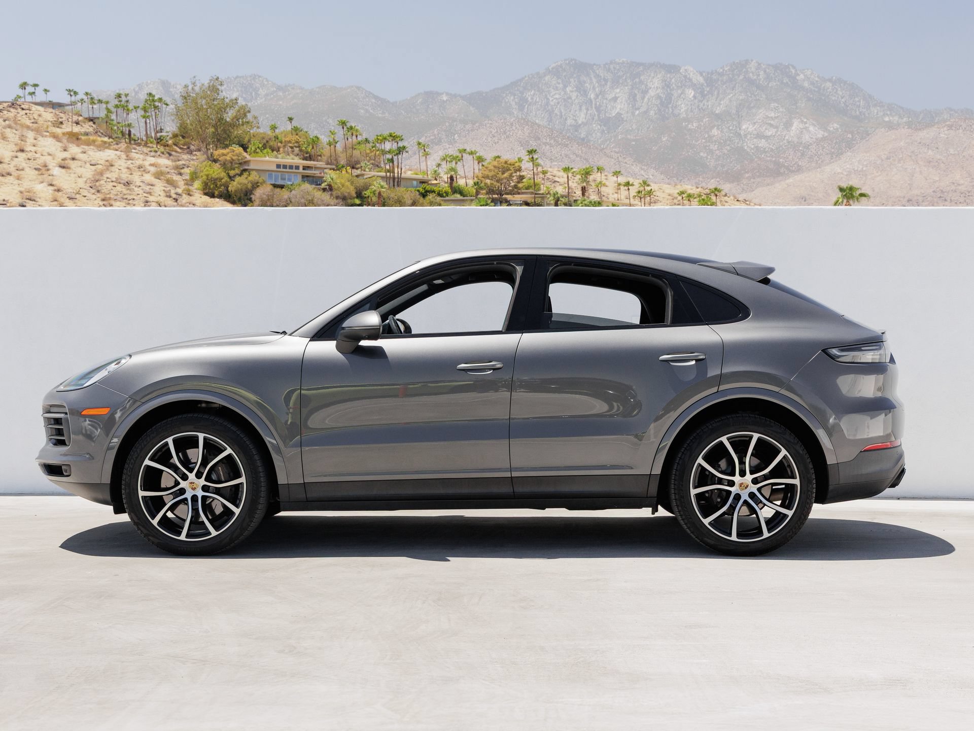 Certified 2022 Porsche Cayenne Coupe AWD/4WD image 2