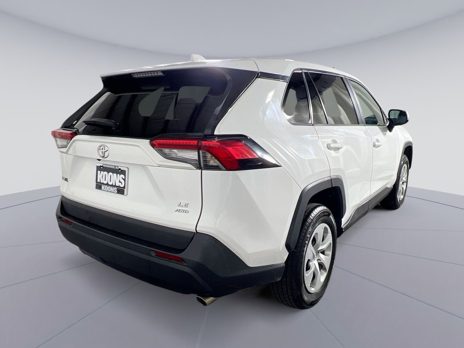 Used 2022 Toyota RAV4 LE image 5