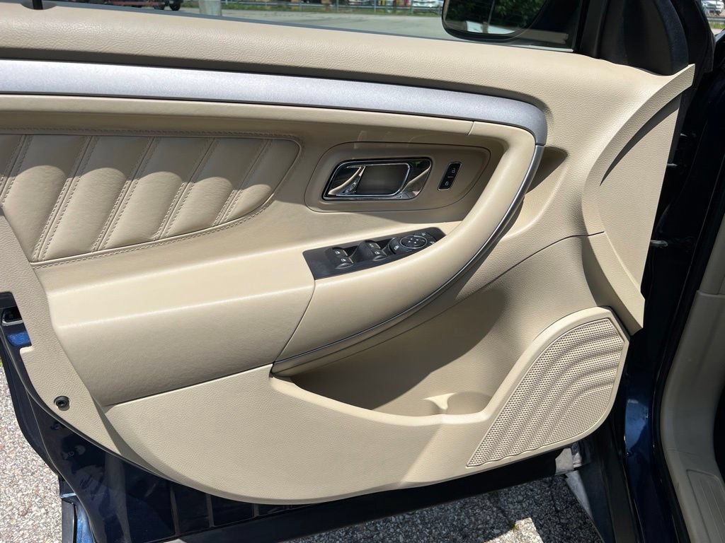 Used 2016 Ford Taurus SE FWD image 13