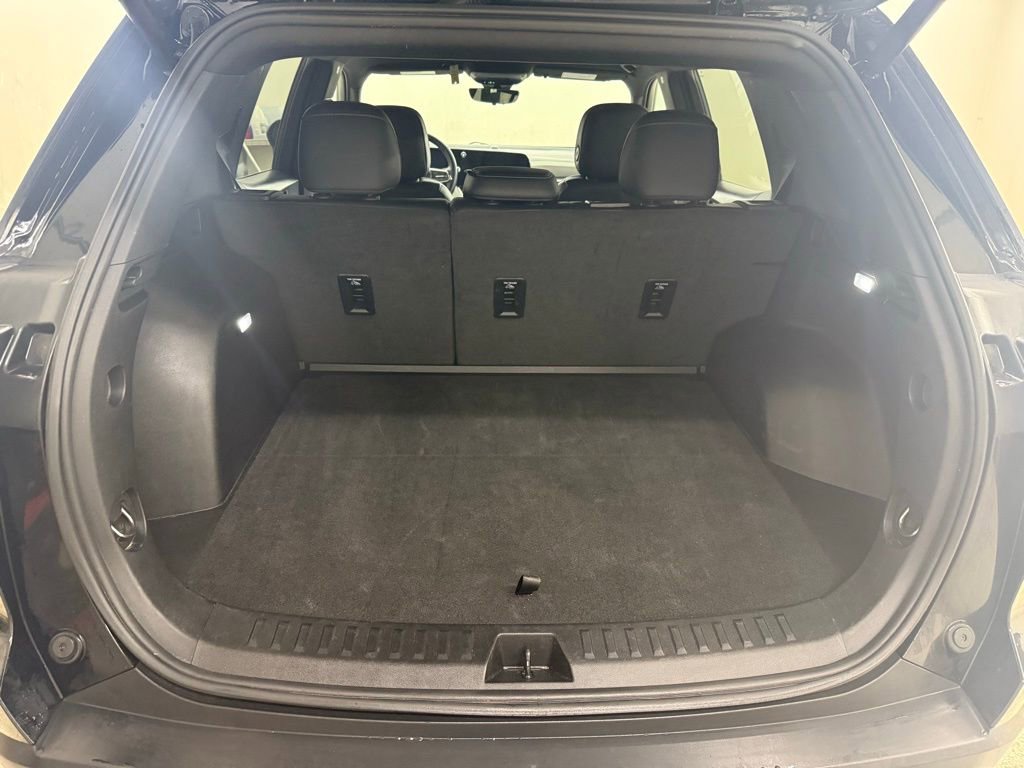 Used 2025 Chevrolet Equinox LT w/ Convenience Package II image 9