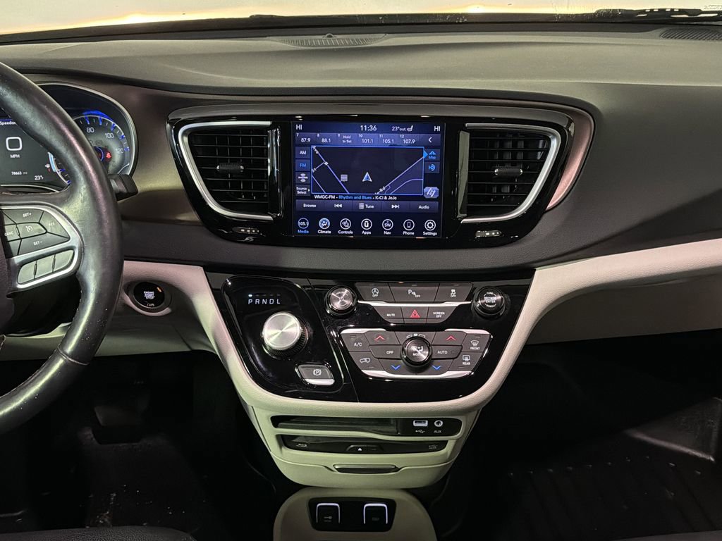 Used 2018 Chrysler Pacifica Touring-L Plus image 34