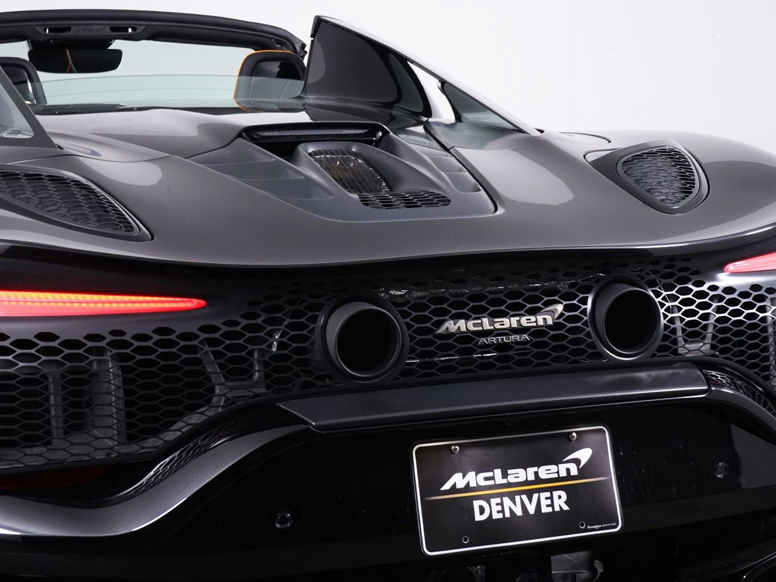 Used 2025 McLaren Artura Spider image 21
