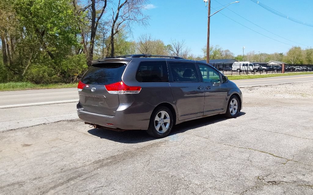 Used 2011 Toyota Sienna LE FWD image 6