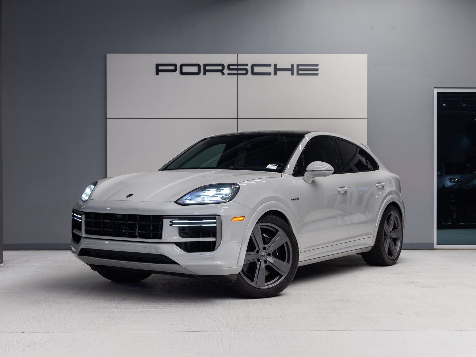 Certified 2026 Porsche Cayenne Turbo AWD/4WD image 1