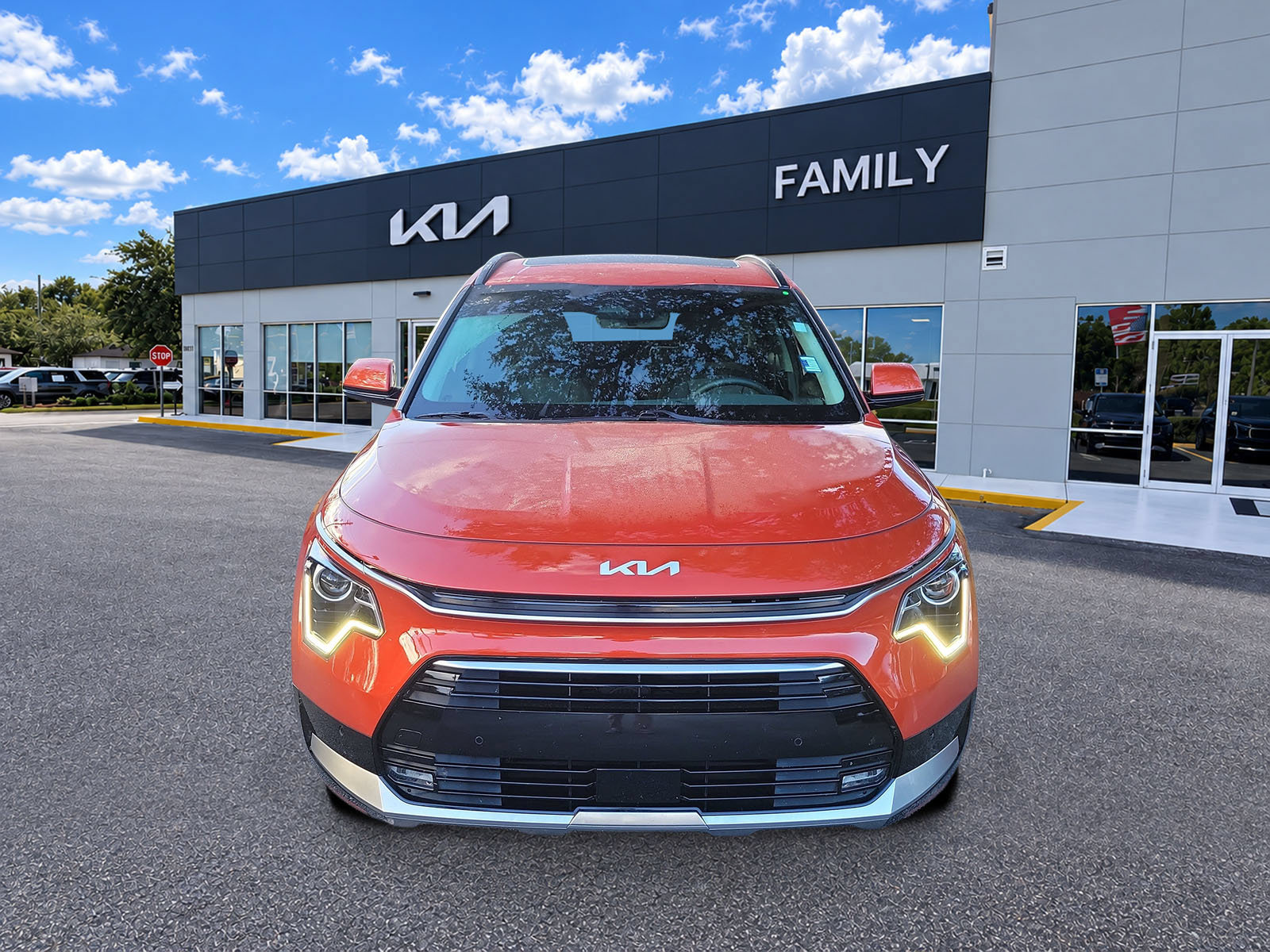 Certified 2023 Kia Niro FWD image 2