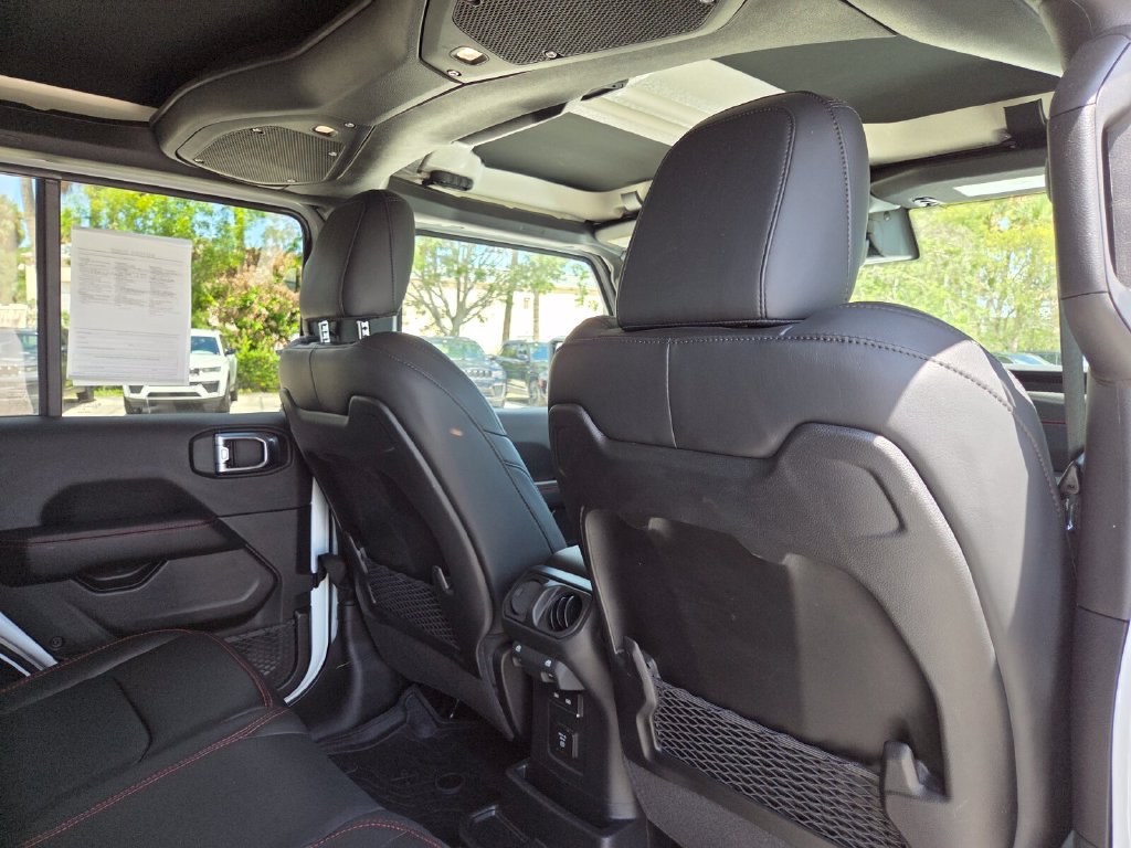 Used 2025 Jeep Wrangler Unlimited Rubicon AWD/4WD image 17