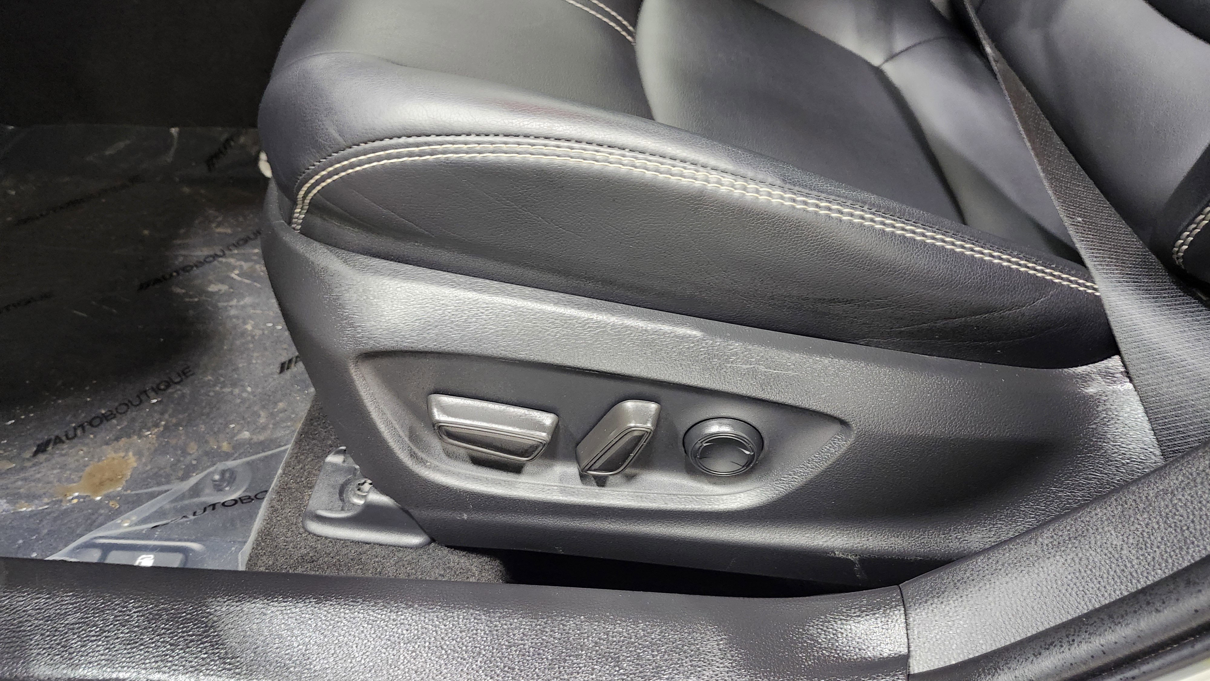 Used 2020 Toyota Corolla XLE image 24