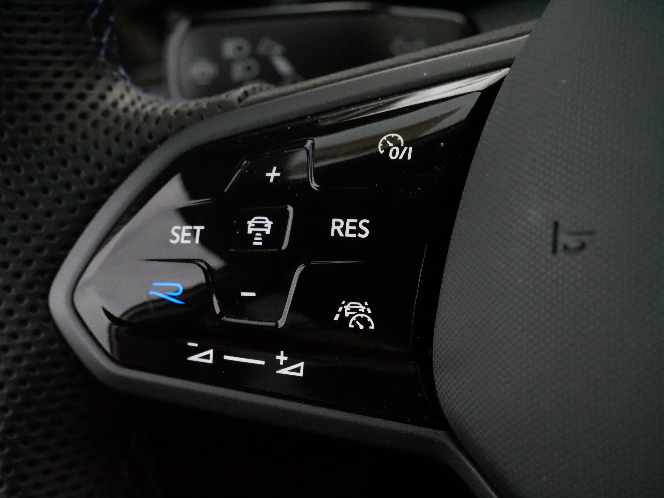 Used 2024 Volkswagen Golf R image 29