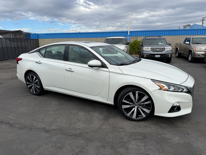Used 2019 Nissan Altima 2.5 Platinum AWD/4WD image 3