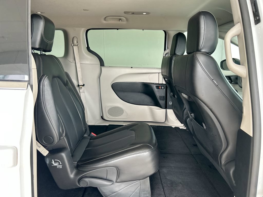 Used 2023 Chrysler Pacifica Touring-L FWD image 31