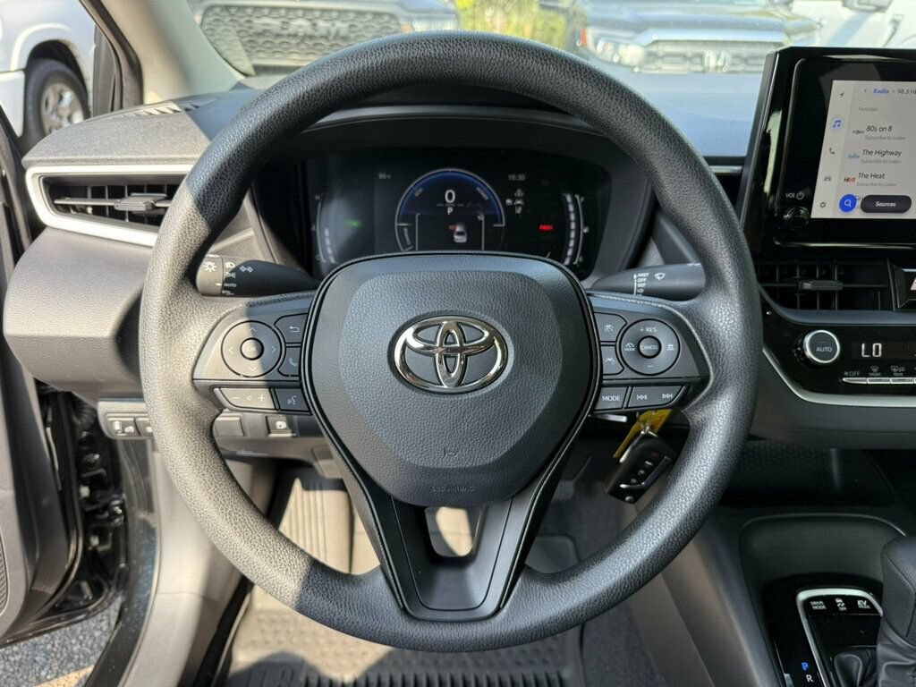 Used 2026 Toyota Corolla LE FWD image 5