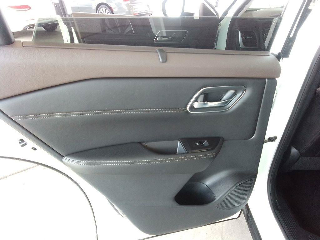 Used 2017 Nissan Rogue SL w/ SL Premium Package AWD/4WD image 23
